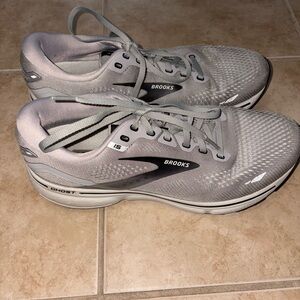 Brooks Light Gray Athletic Shoes